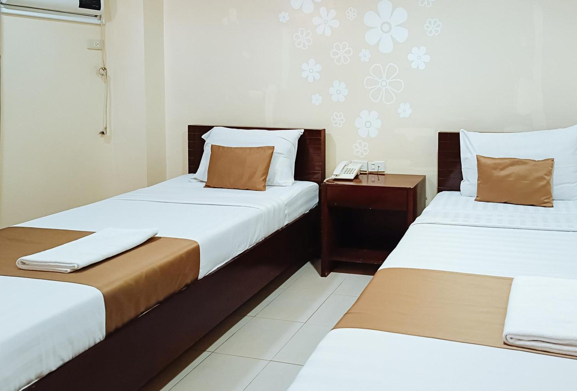 Hotel Juliana By Reddoorz Tuguegarao City Exterior foto