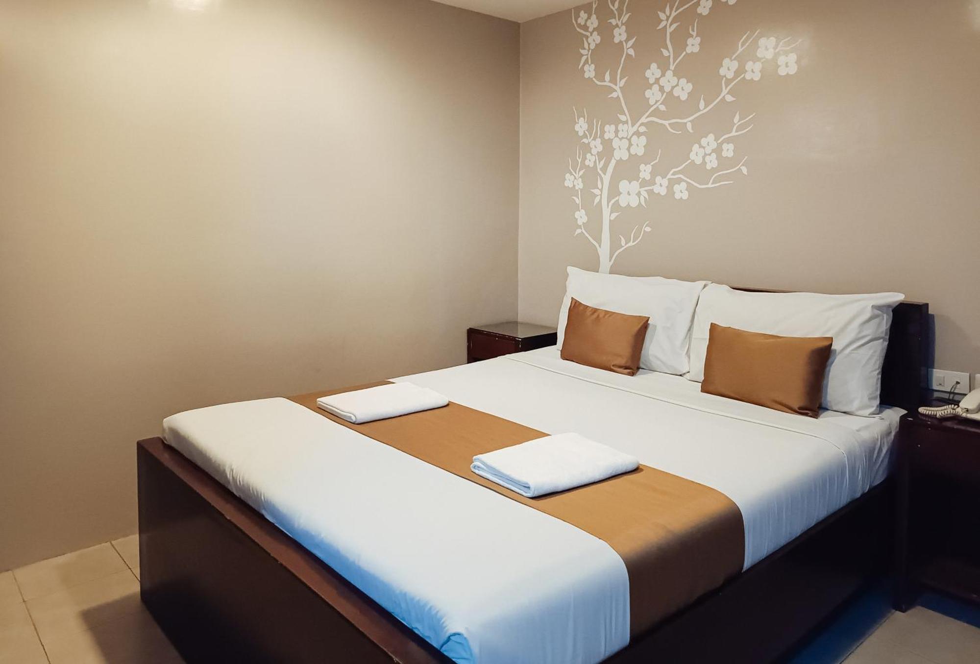 Hotel Juliana By Reddoorz Tuguegarao City Exterior foto